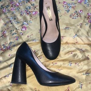 Louise et Cie heels, near perfect, cool black heel. Sz 4.5